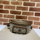 Pochete Gucci GG Embossed Supreme Marrom 28x15x3.5cm