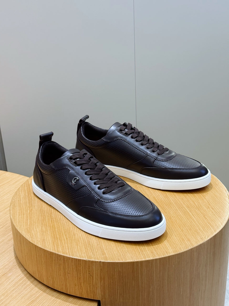C. Louboutin Tênis Tutti Rui marrom