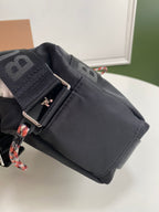 Bolsa Pochete Burberry Preto 22x11x16.5CM
