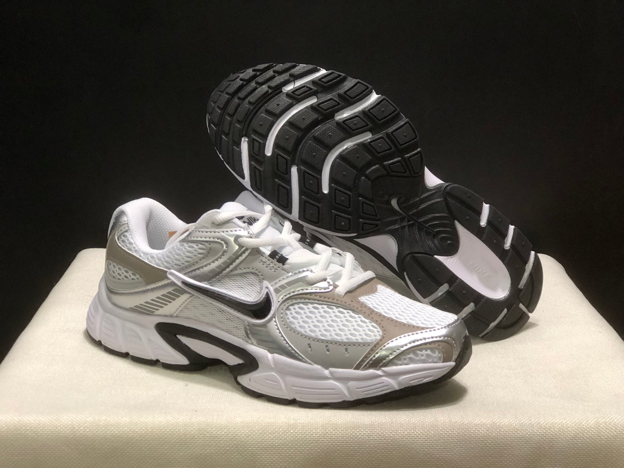 Nike V5 RNR branco/prata