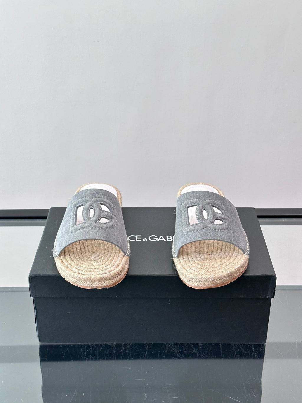 Espadrilhe DG com logo gravado cinza camurça