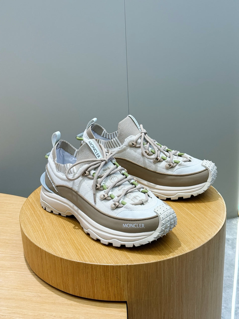 Tênis Moncler Trailgrip lite 3 branco/bege