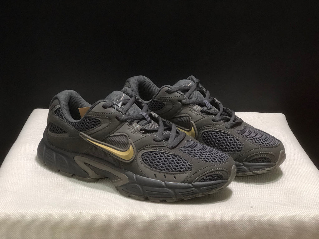 Nike V5 RNR preto/dourado