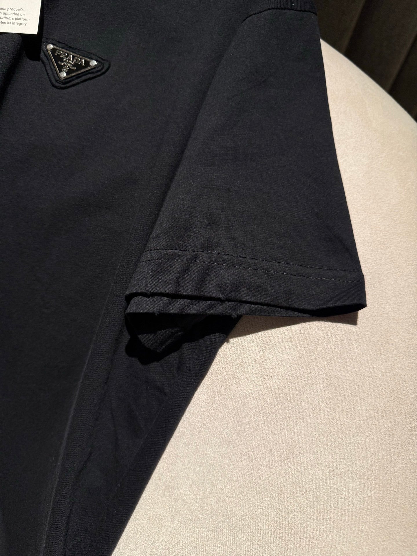 Camisa Prada em algodão com logo triangular preta