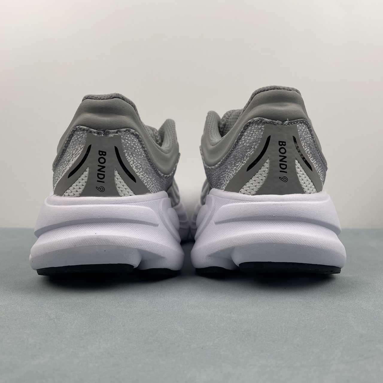 Tênis HOKA One One Bondi 9 Cinza