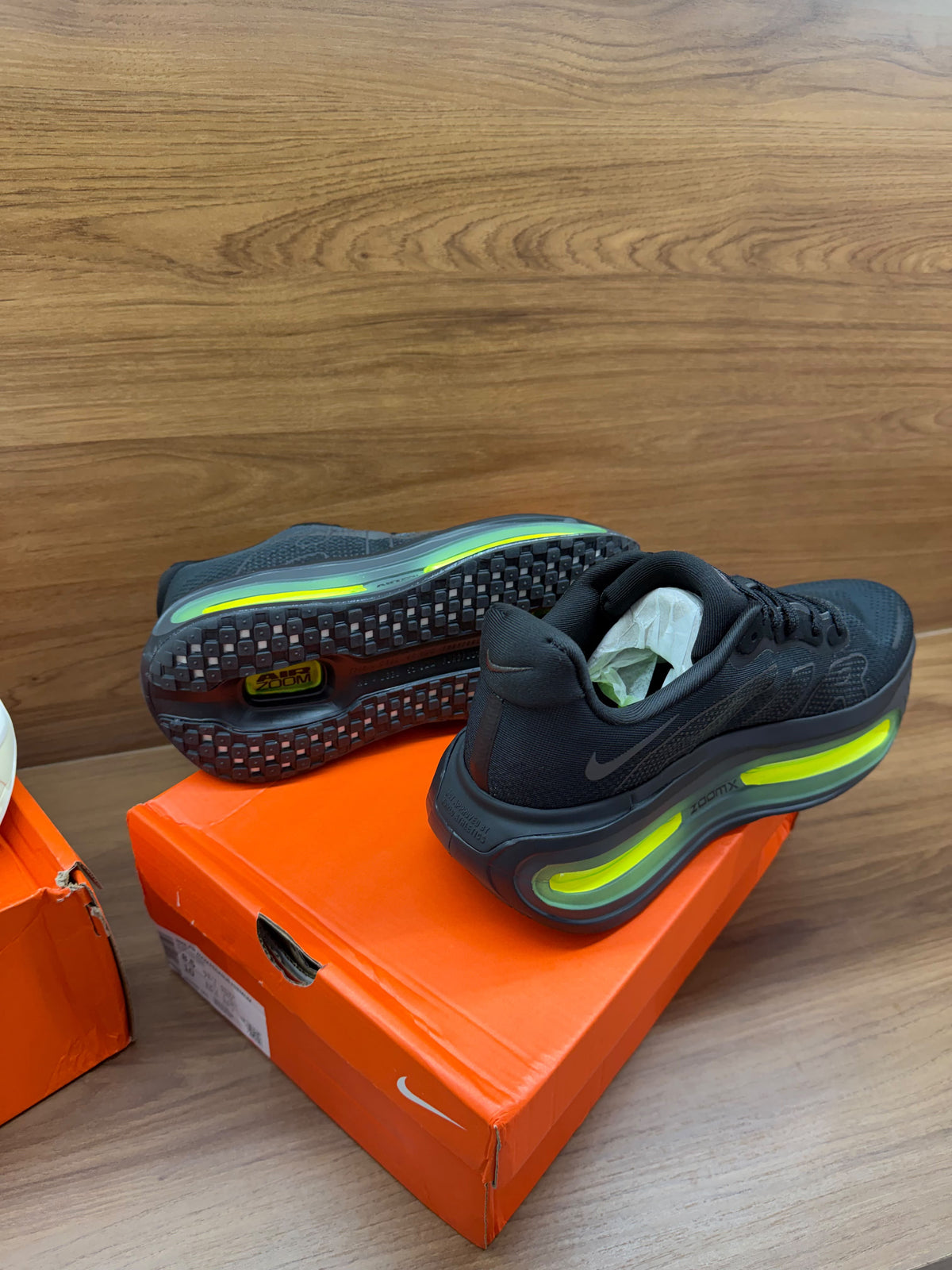 Nike Vomero premium preto/verde 41br pronta entrega