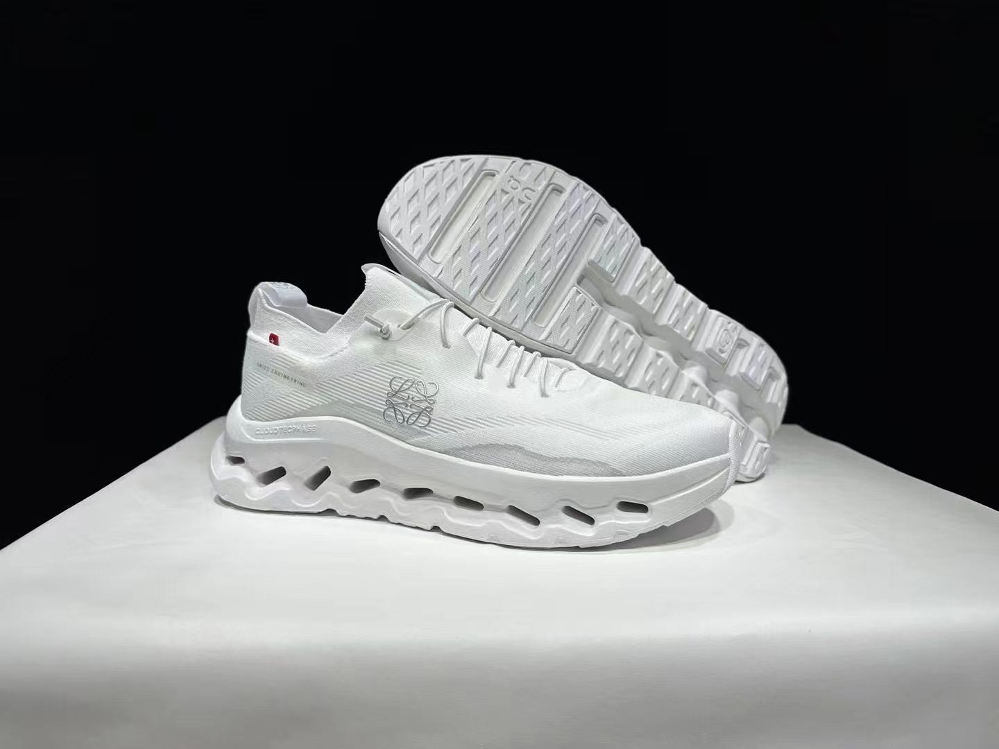 Tênis On Cloudtilt x LOEWE branco
