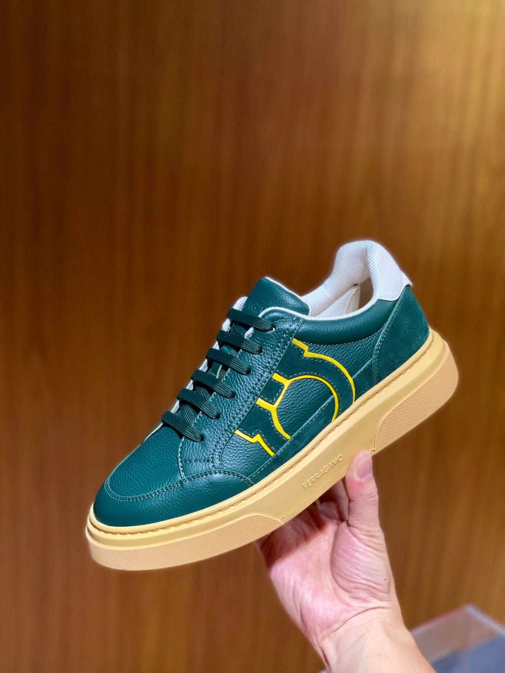 Tênis Ferragamo Gancini em couro Verde