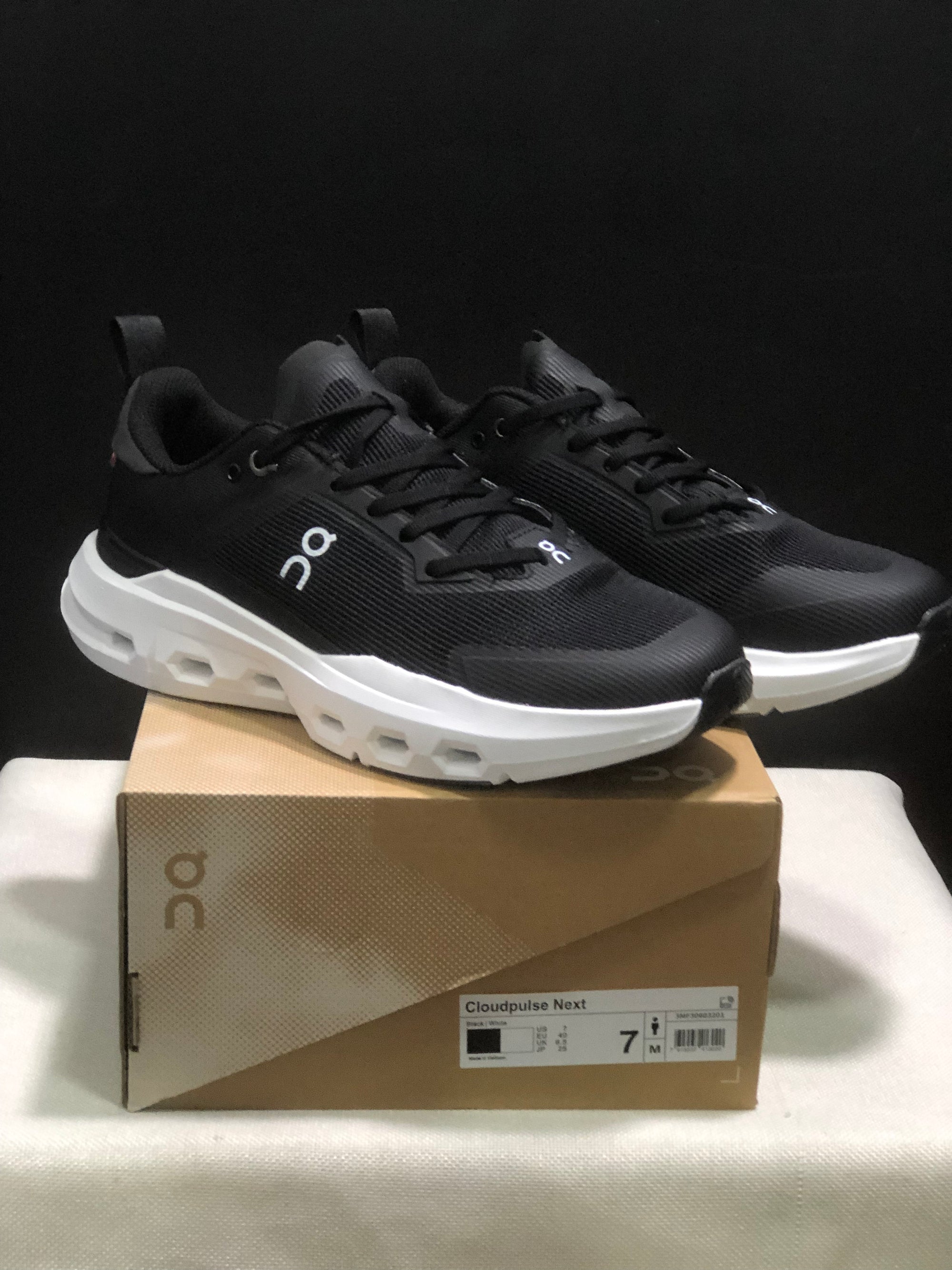 Tênis On Cloudpulse Next preto/branco