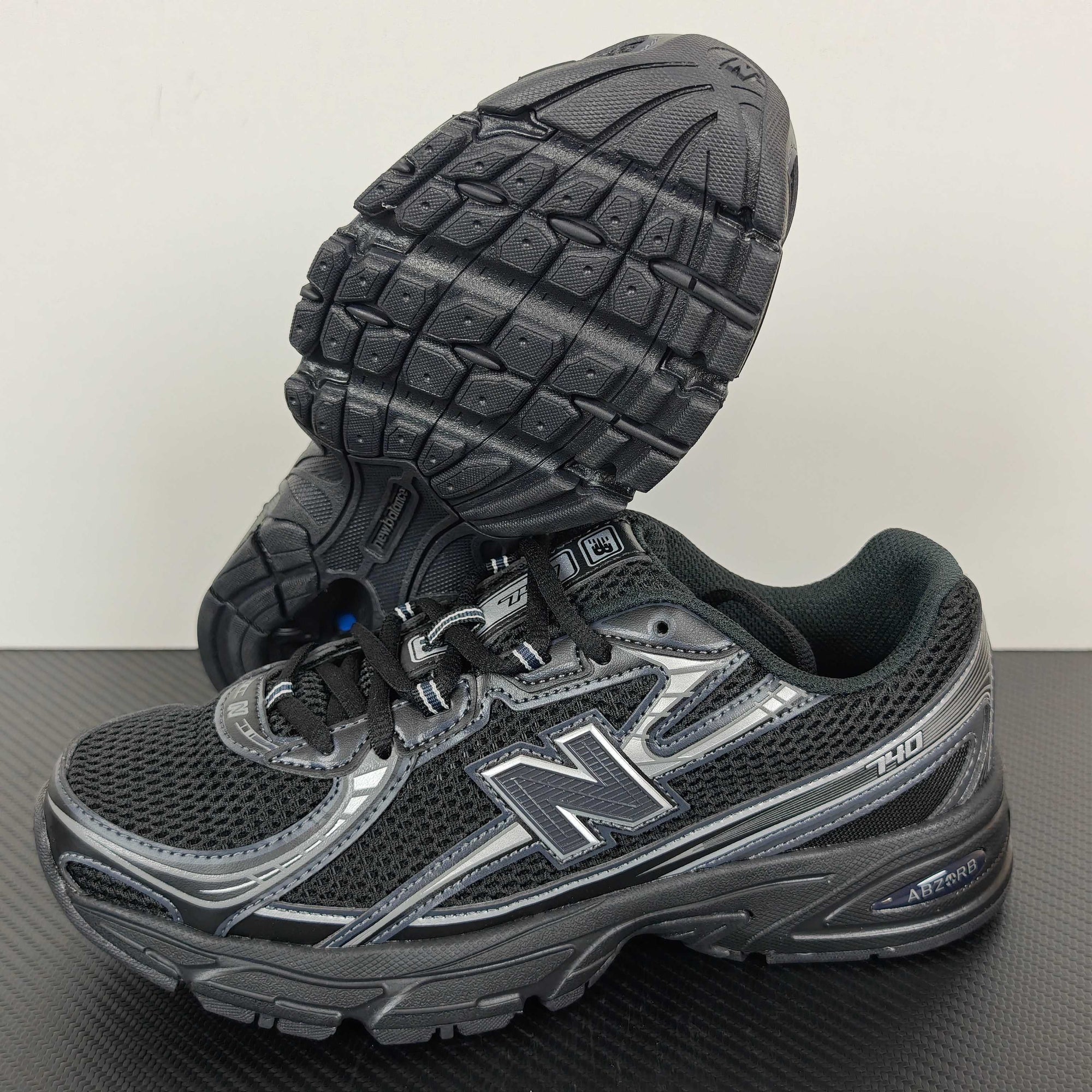 Tênis New Balance NB 740 Preto