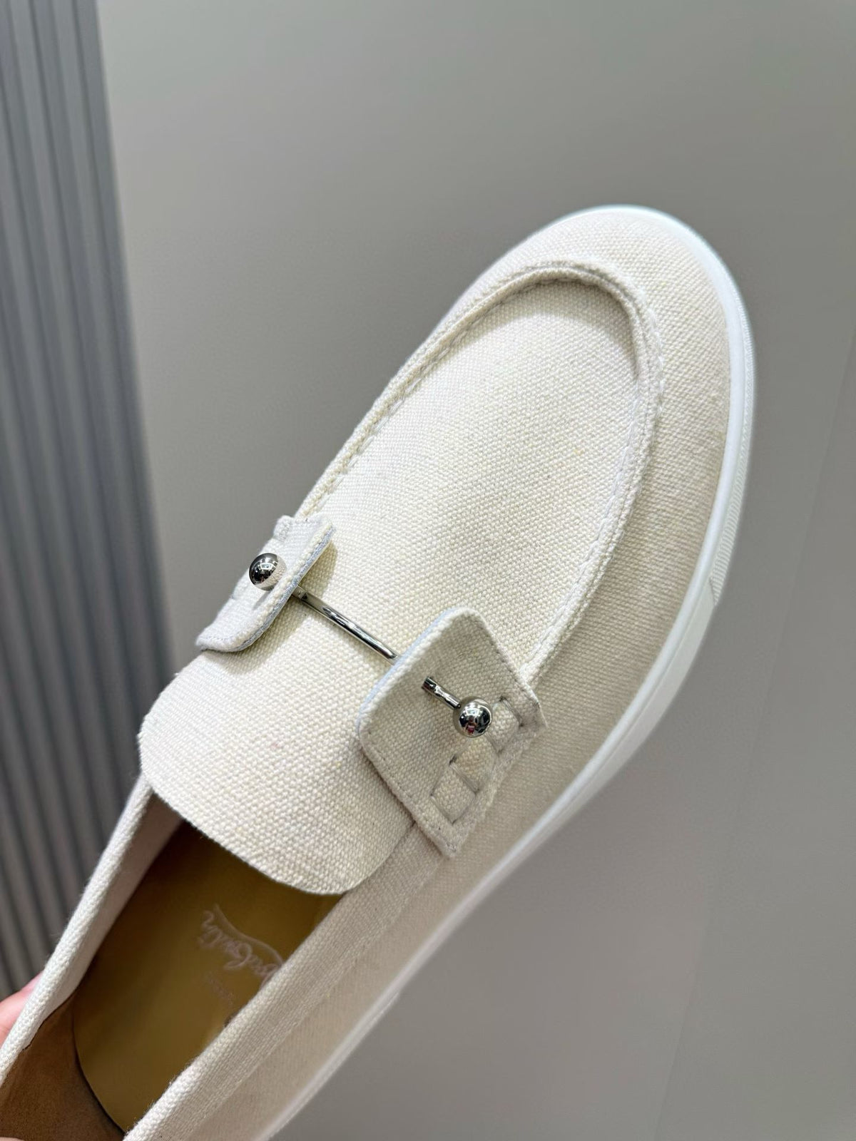C. Louboutin Mocassim Chambeliboat Bege