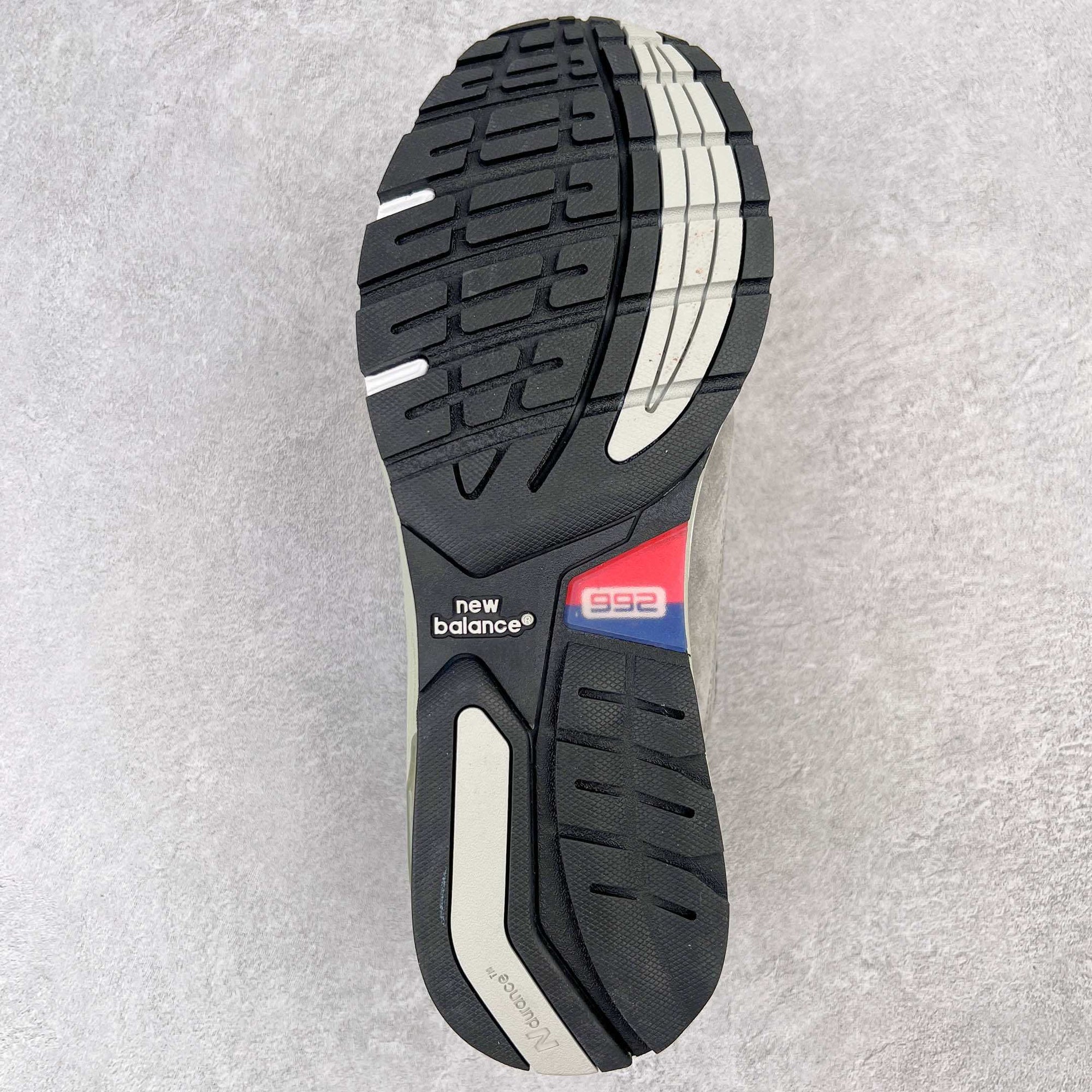 NEW BALANCE 992 Grey Silver