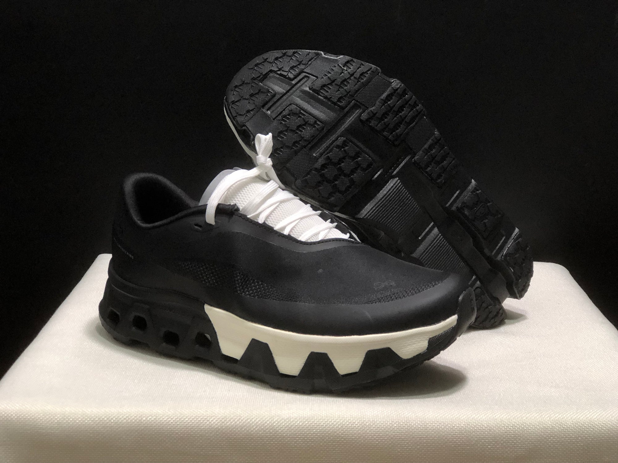 Tênis On Cloudmonster Hyper x PAF Preto/Branco