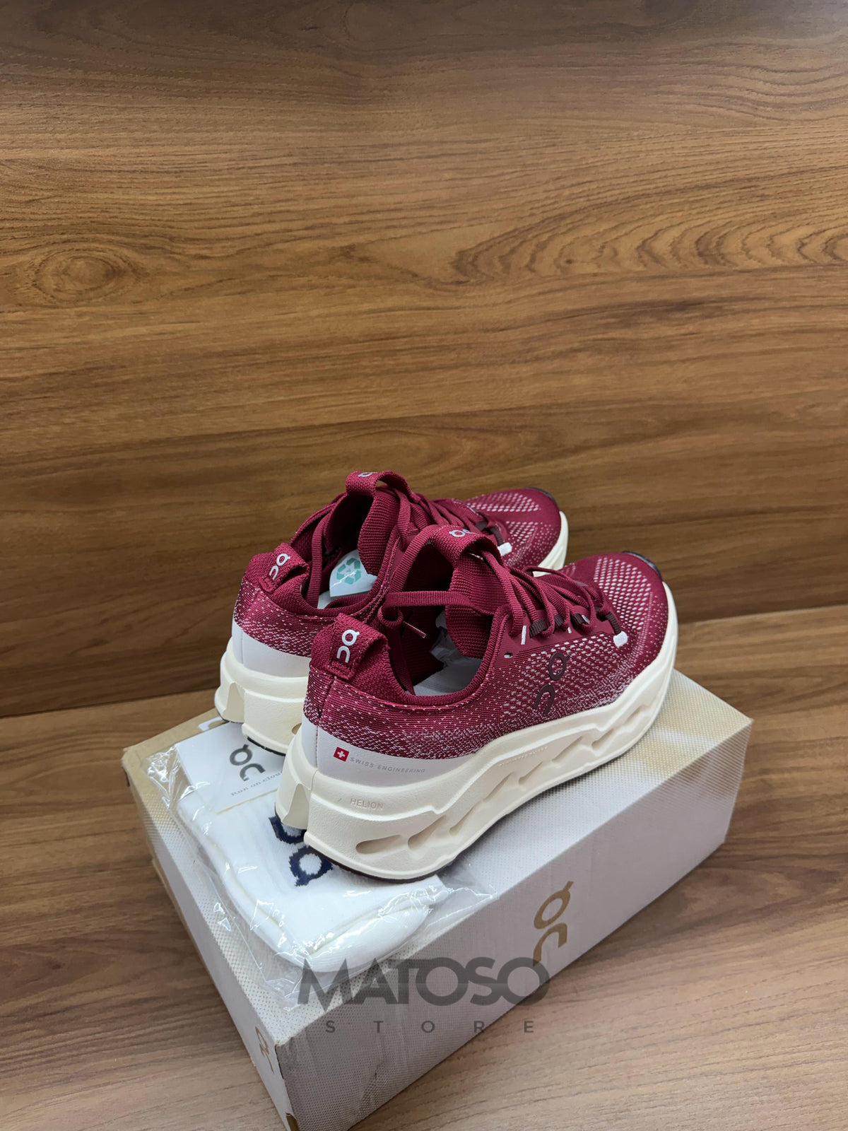 Tênis Cloudsurfer max vermelho 40br pronta entrega
