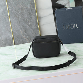 Pochete Dior x KAWS Mini Rider 2.0 Zipped Messenger Bag  18.5 x13.5 x7cm