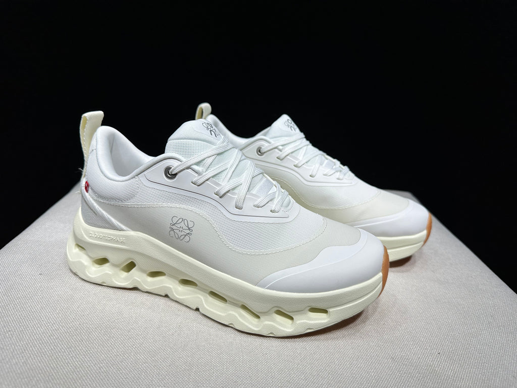 Tênis On Cloudtilt x LOEWE branco/bege