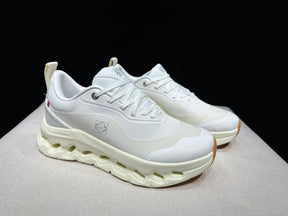Tênis On Cloudtilt x LOEWE branco/bege