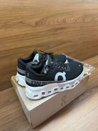 Tênis ON Running Cloudmonster 2 Preto/Branco