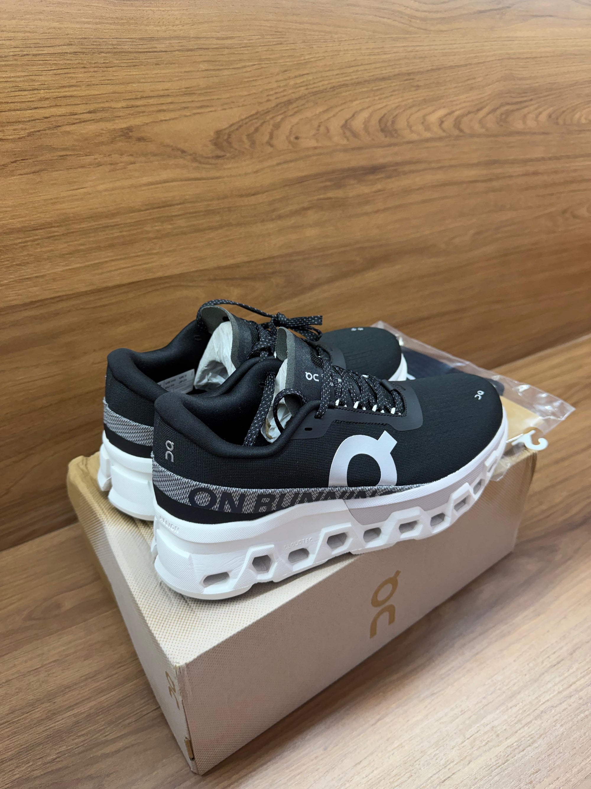 Tênis ON Running Cloudmonster 2 Preto/Branco