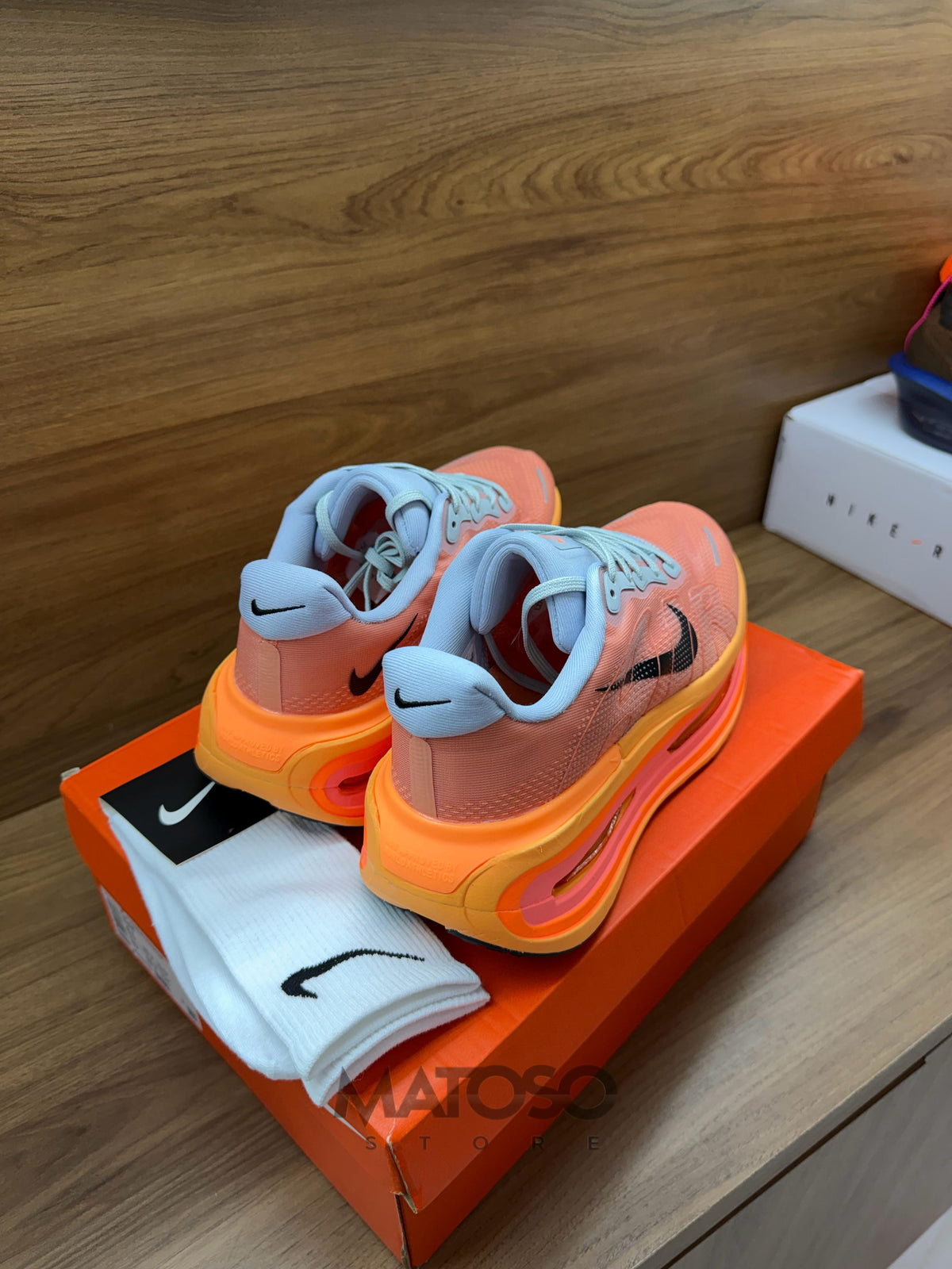 Nike Vomero premium laranja 40BR pronta entrega