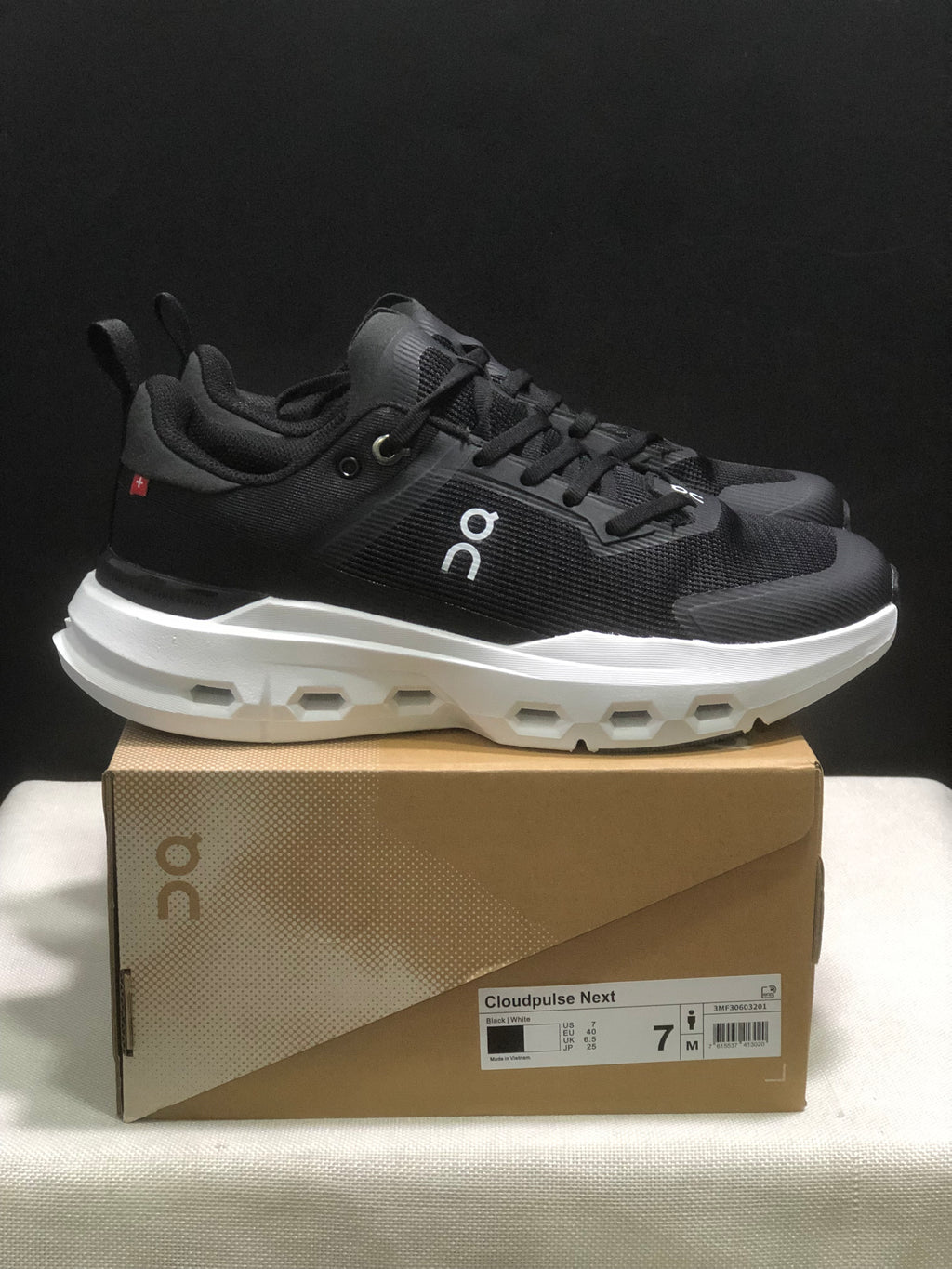 Tênis On Cloudpulse Next preto/branco