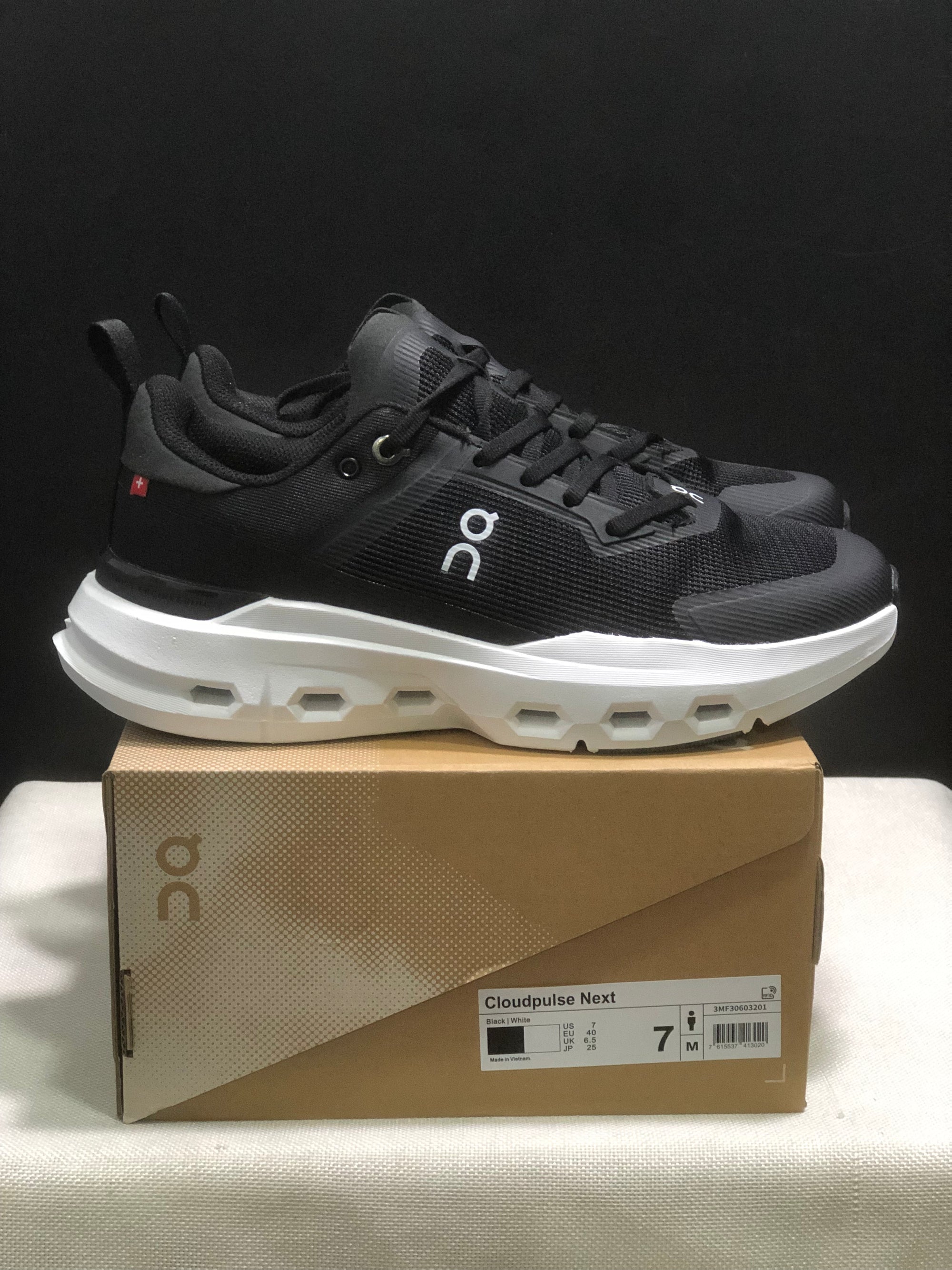 Tênis On Cloudpulse Next preto/branco