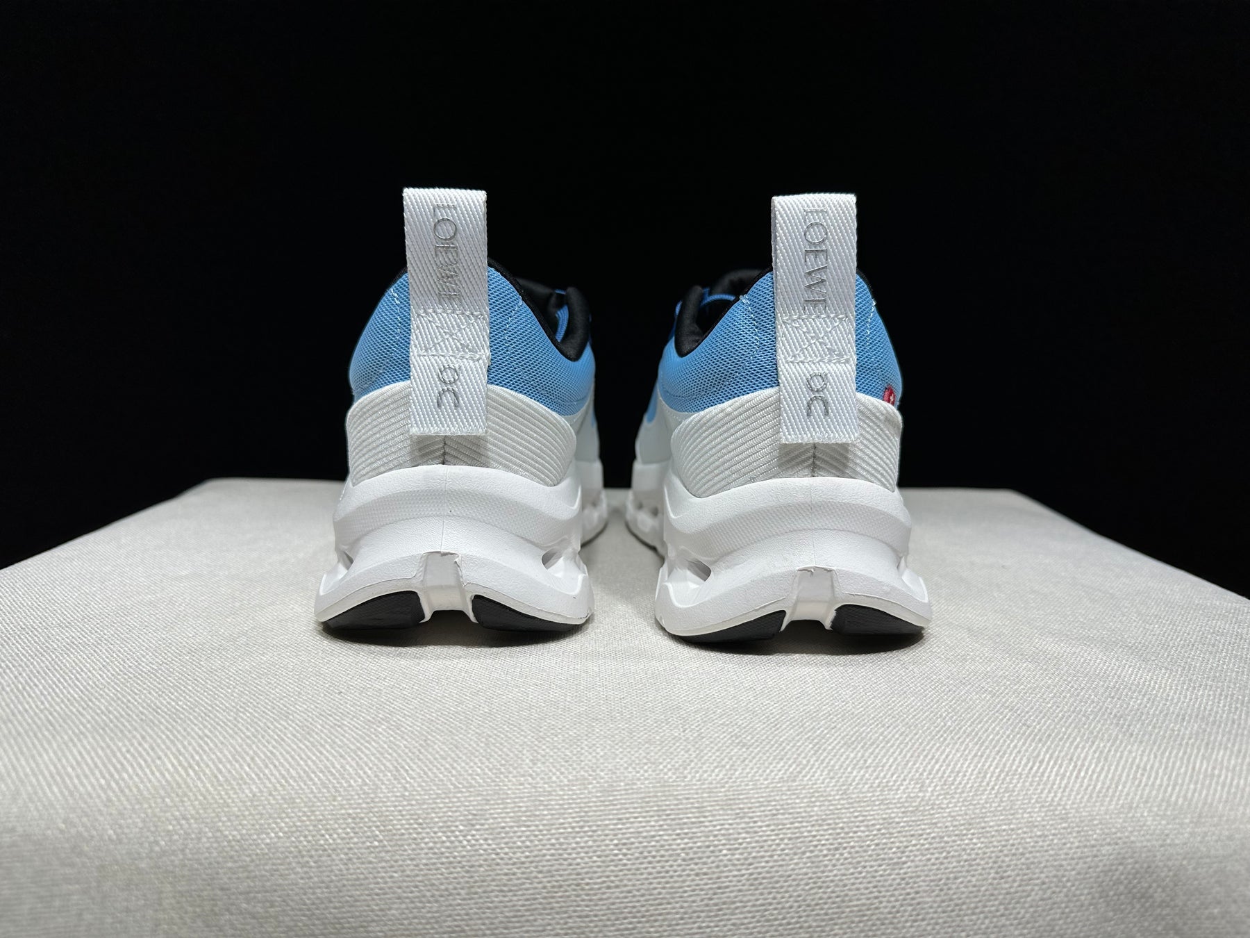 Tênis On Cloudtilt x LOEWE branco/azul