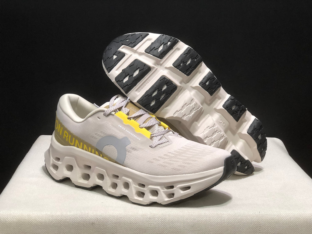 Tênis On Running Cloudmonster 3 bege/amarelo