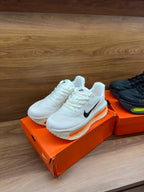 Nike Vomero premium branco/laranja