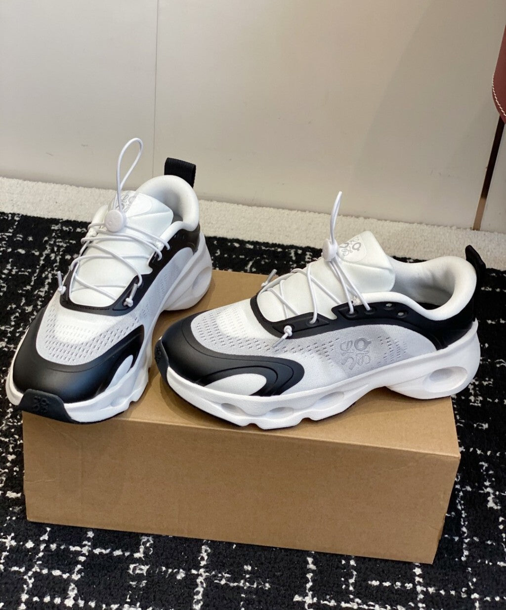 Tênis On Cloudsolo x LOEWE Branco/Preto