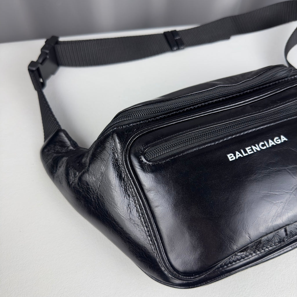 Pochete Balenciaga em Couro Preto Explorer Belt Bag 25cm