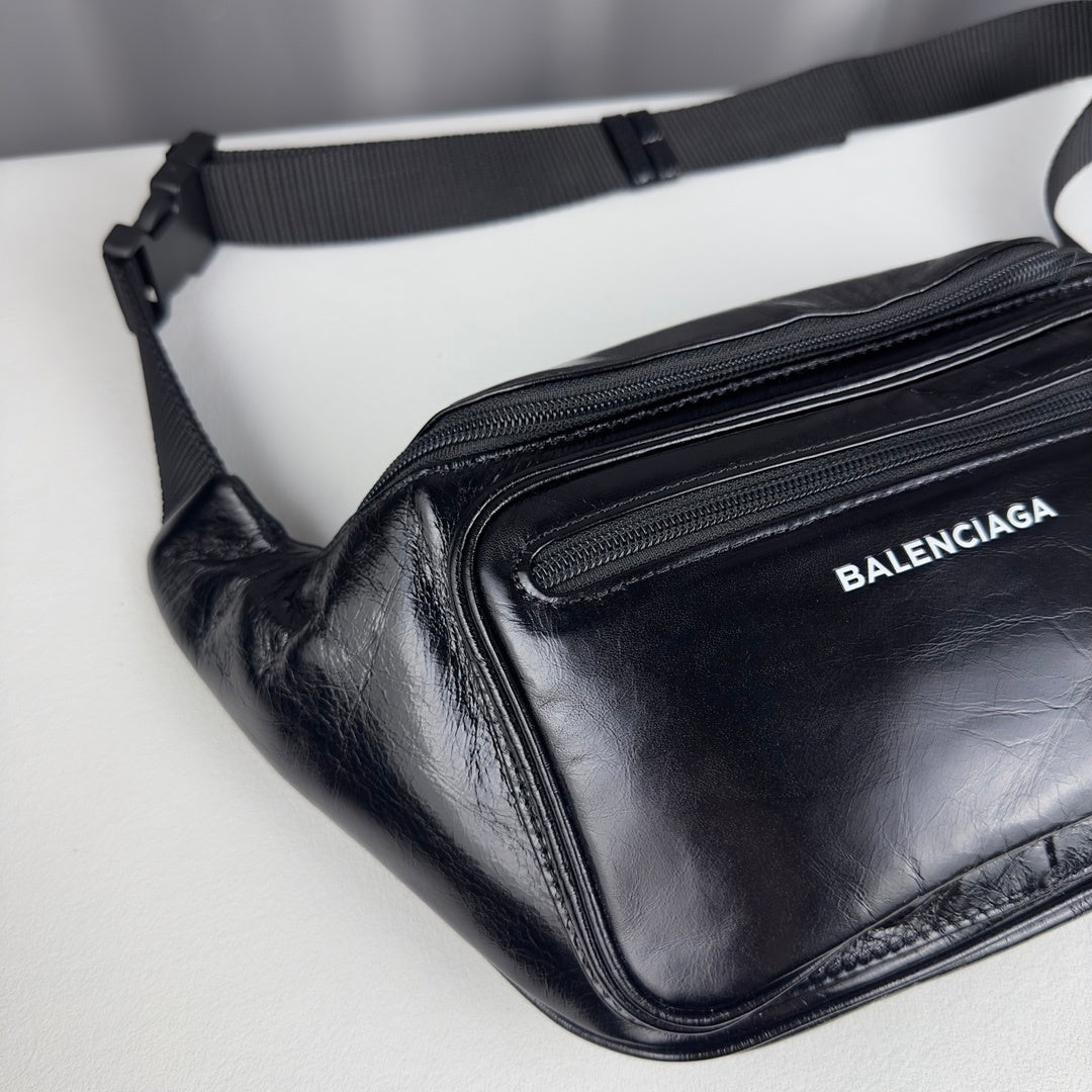 Pochete Balenciaga em Couro Preto Explorer Belt Bag 25cm