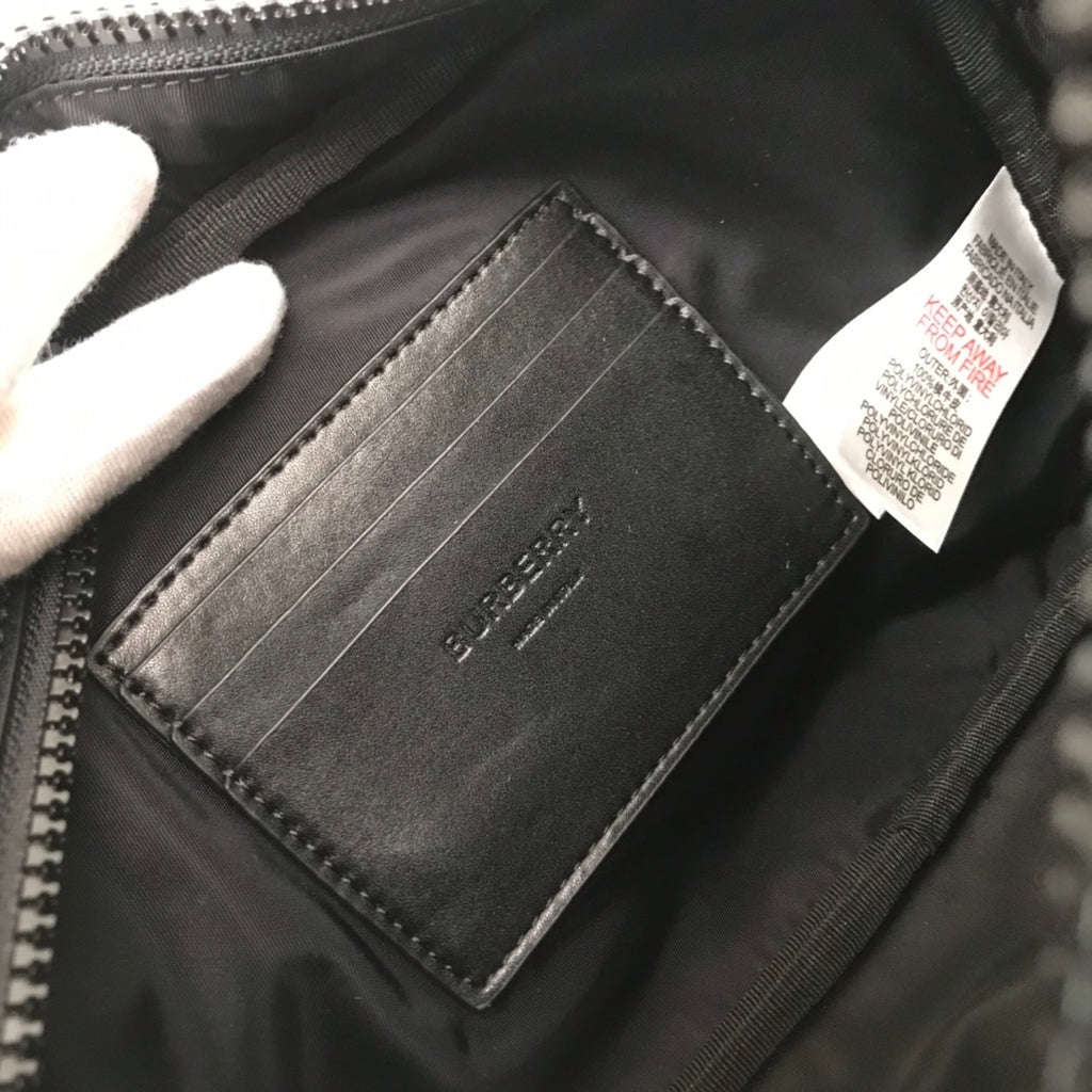 Bolsa Pochete Burberry em Couro Preta logo em relevo 23✖8✖15CM