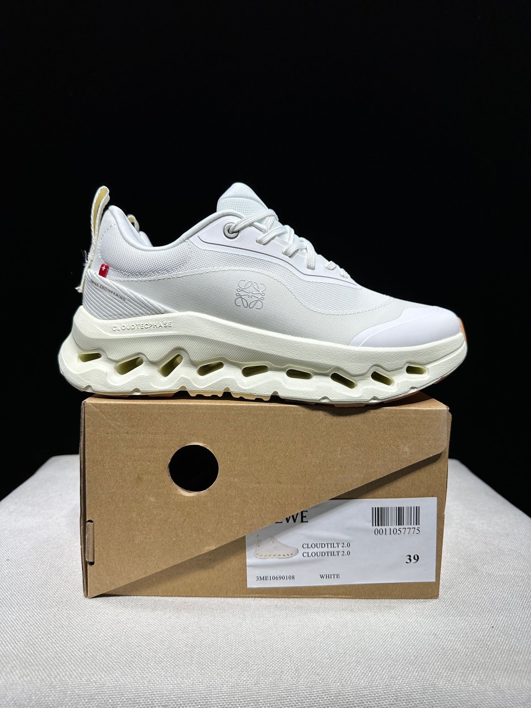 Tênis On Cloudtilt x LOEWE branco/bege