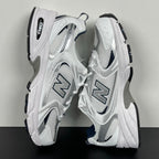 NB 530 Branco/Azul marinho