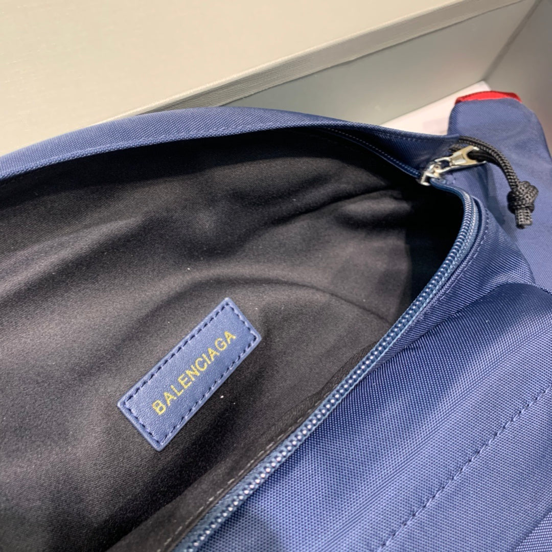Balenciaga Wheel Logo Embroidered em Nylon Azul 23x5x20cm