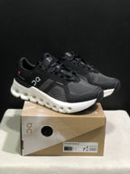 Tênis On Cloudrunner 2 Preto/Branco
