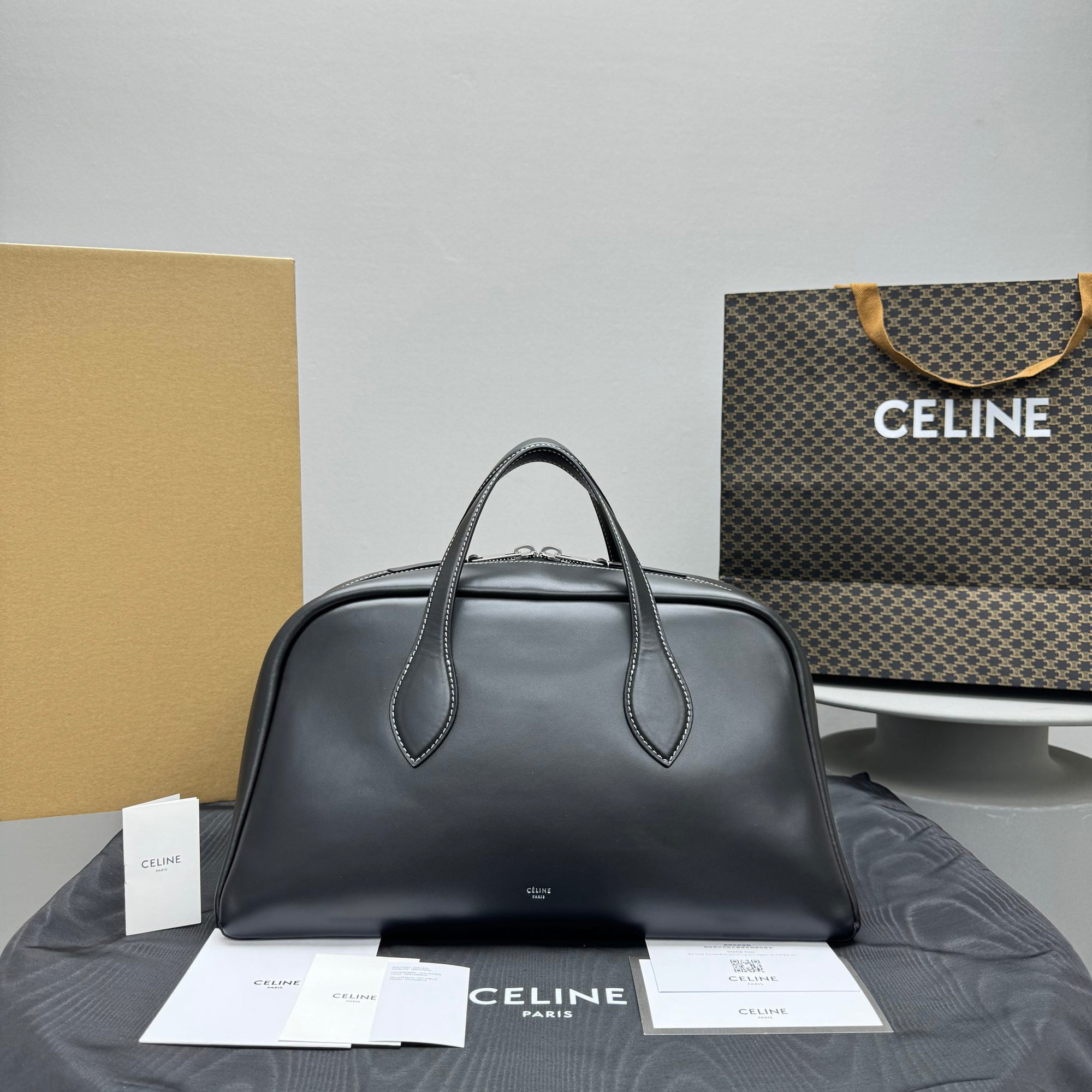 Bolsa Celine Bowling em Couro 41x22.5x23cm (2 cores)