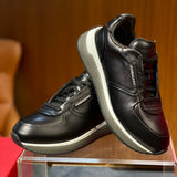 Tênis Ferragamo Gancini cano baixo couro preto