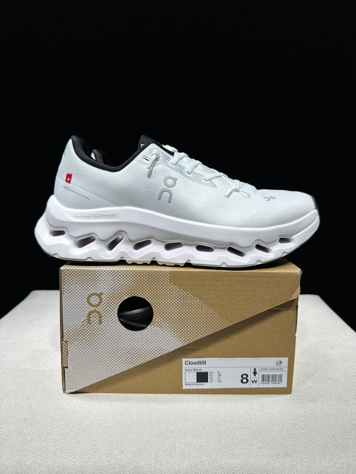Tênis On Cloudtilt Branco com detalhes Preto