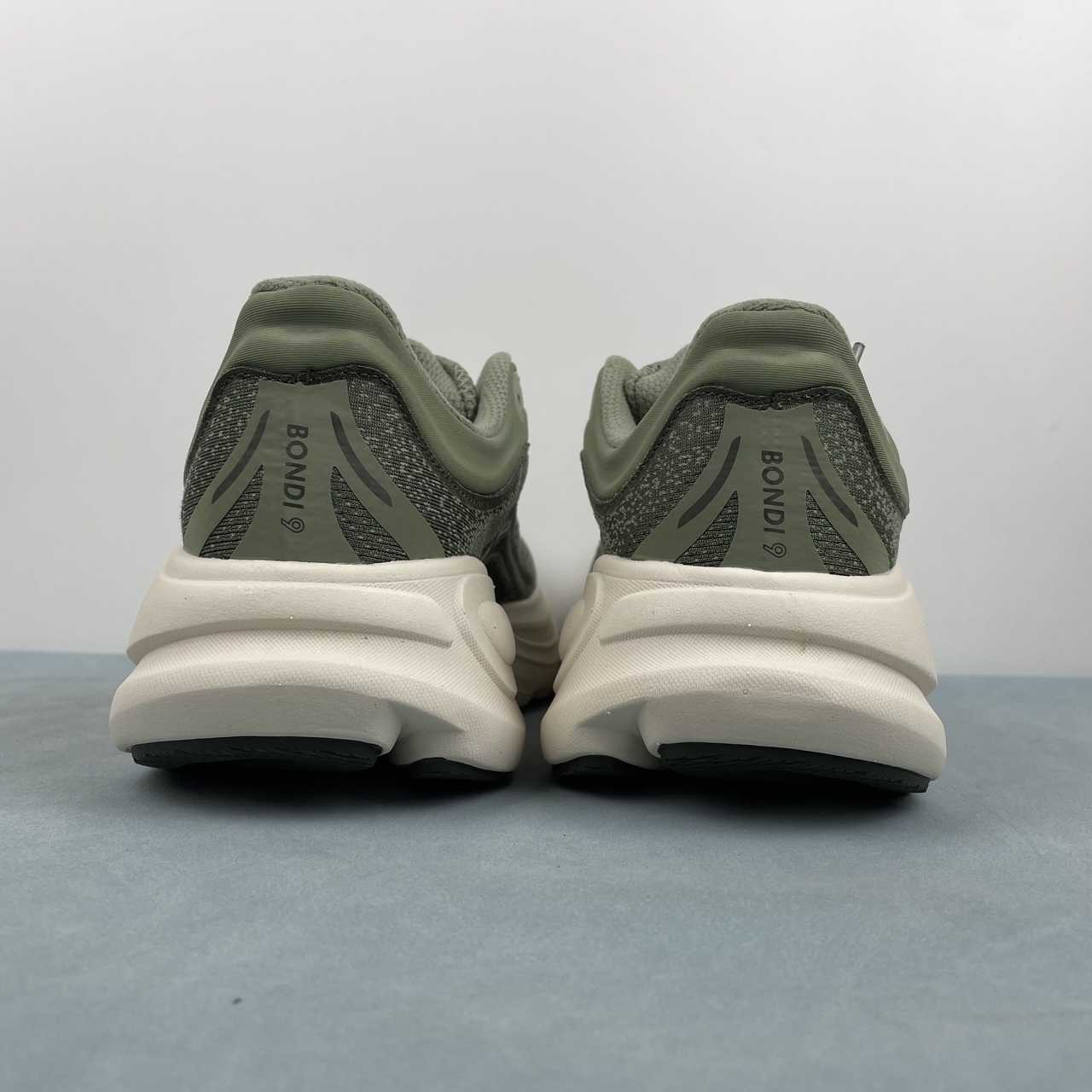 Tênis HOKA One One Bondi 9 Verde Militar