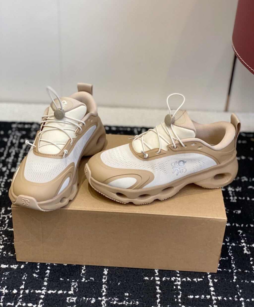 Tênis On Cloudsolo x LOEWE Bege