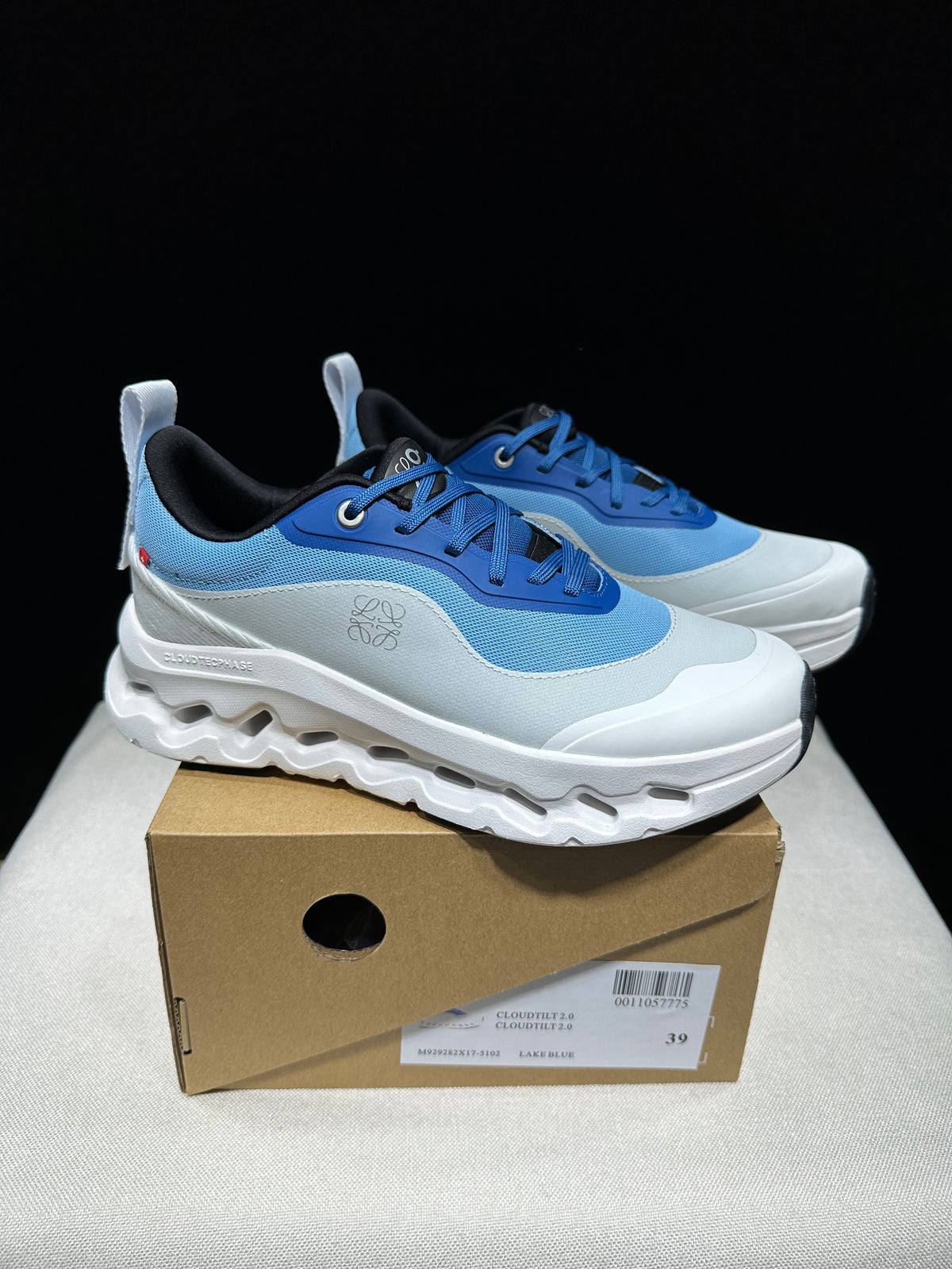 Tênis On Cloudtilt x LOEWE branco/azul
