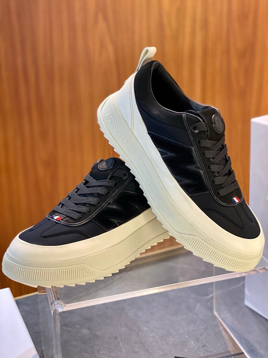 Tênis Moncler Altive Preto/Branco