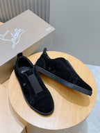 C. Louboutin Tênis Slip on de camurça preto