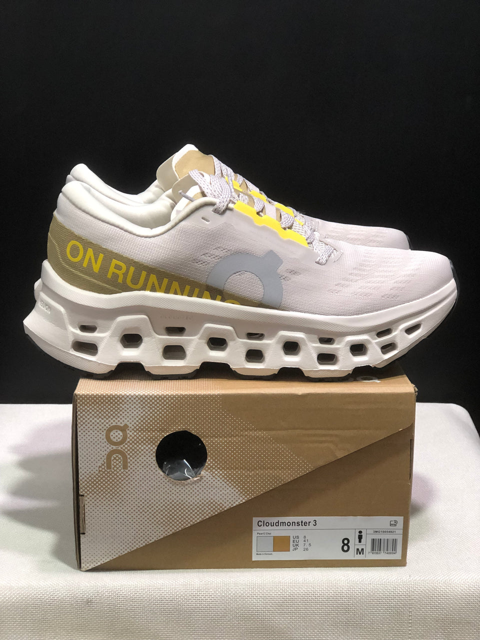 Tênis On Running Cloudmonster 3 bege/amarelo