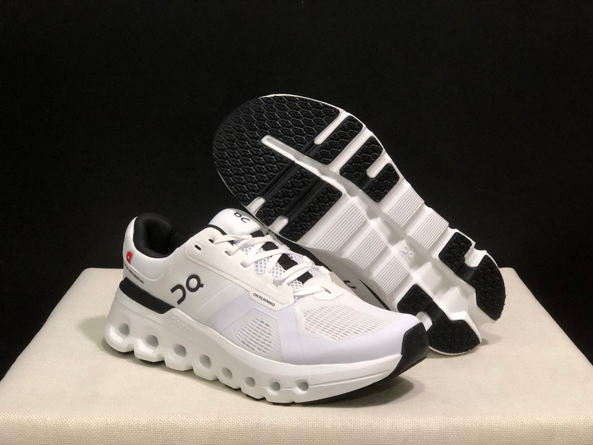 Tênis On Cloudrunner 2 Branco/Preto
