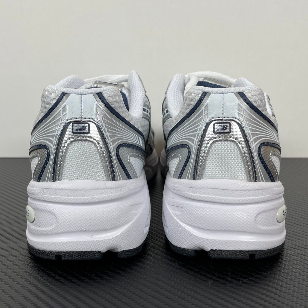 Tênis New Balance NB 740 prata
