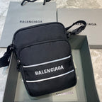 Balenciaga Logo-Print Messenger Bag Preto 16x6x22cm