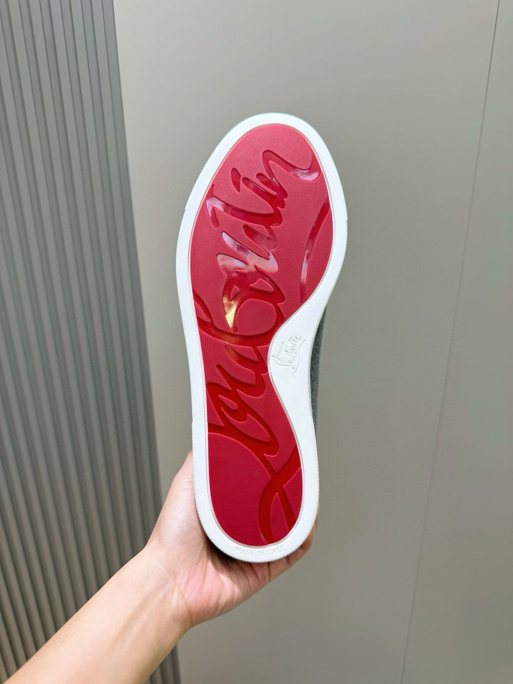 C. Louboutin Mocassim Chambeliboat Cinza